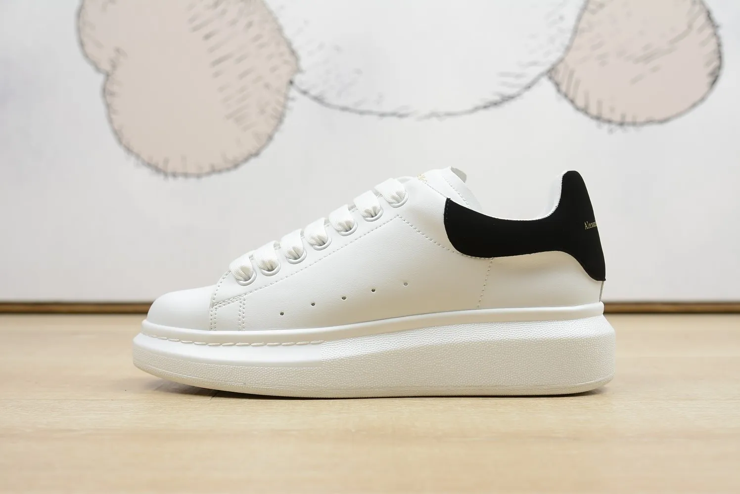 👟👟Ex-factory price👟👟Ex-factory price 480👟👟 Women's shoes, women's clothing, cowhide, black tail velvet, McQueen (Alexa**er McQue**n) Paris Fashion Week, the latest casual fashion sneakers, high version ❗️❗️ Variety of fashion and different styles experience ‼ ️‼ ️Female size 34-40 Men’s size 38-44 Comes with full counter packaging